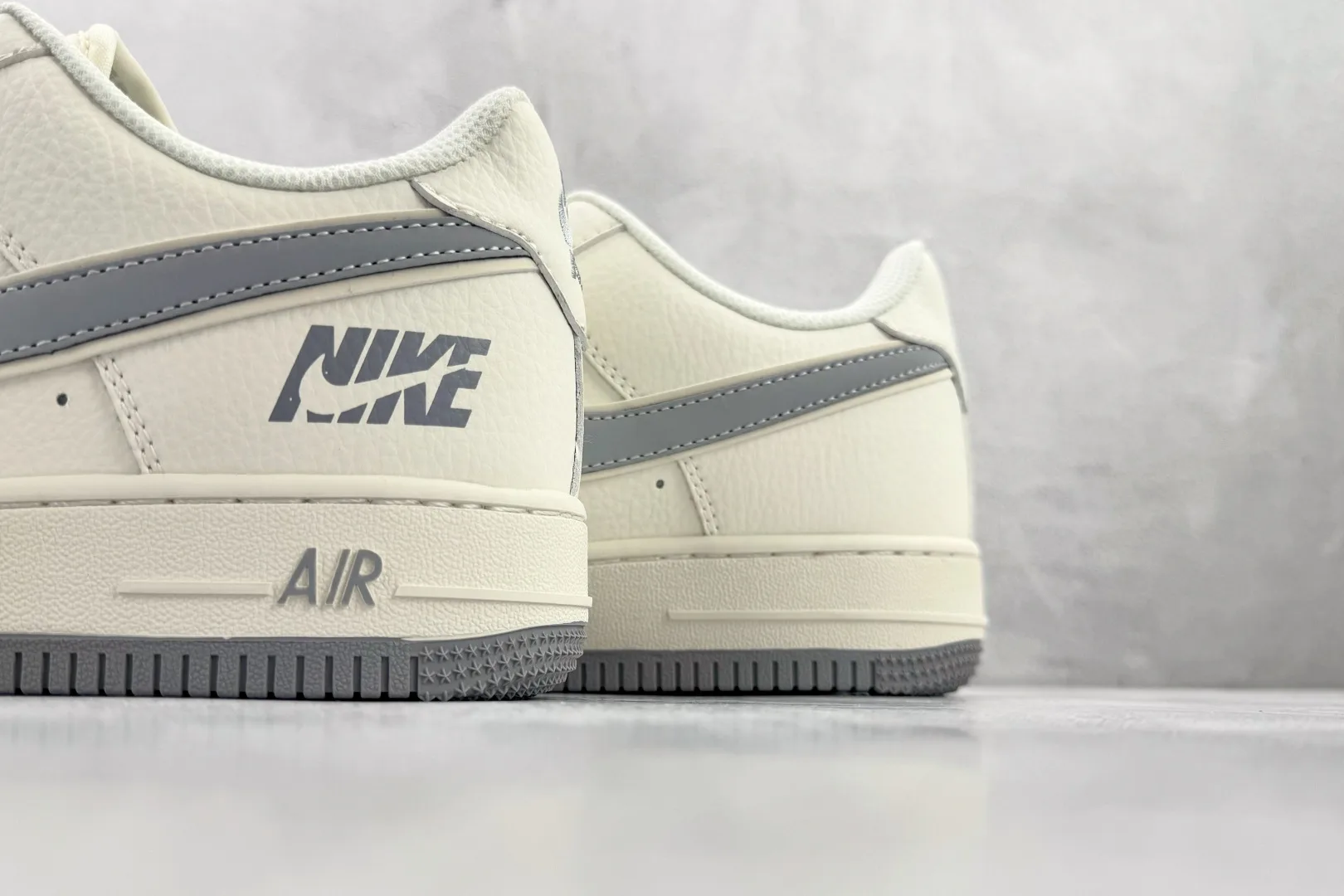 耐克Nike Air Force 1'07 Low纯原版本空军一号AF1米白灰标低帮板鞋 莆田耐克货源 货号：CS5288-042