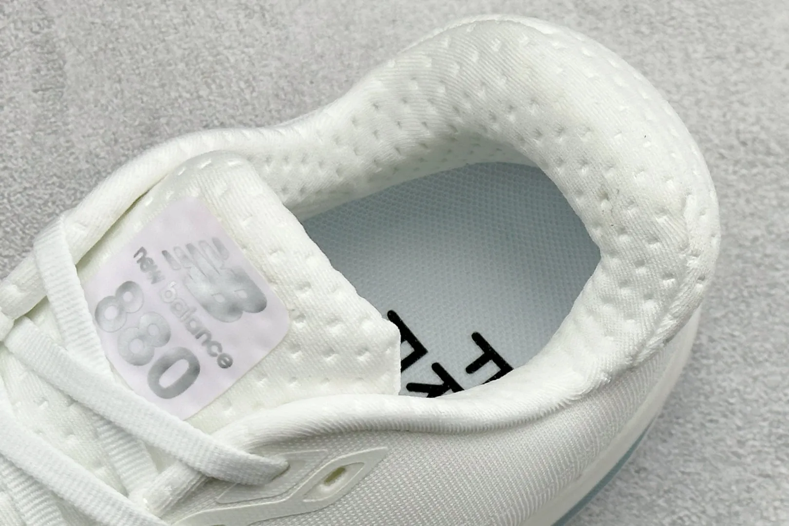 新百伦New Balance W880纯原版本M880白色缓震跑鞋 莆田新百伦货源 货号：W880W15