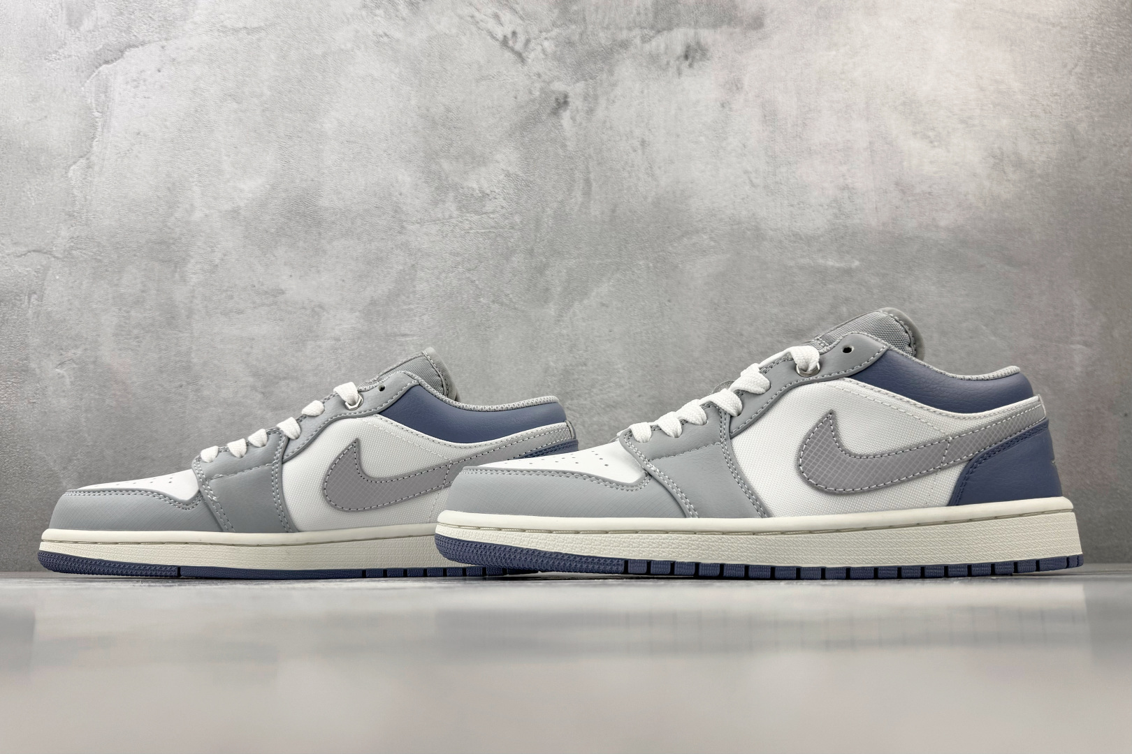 乔丹Jordan Air Jordan 1 白银色低帮休闲运动篮球鞋纯原版本 货号：IX5003-101