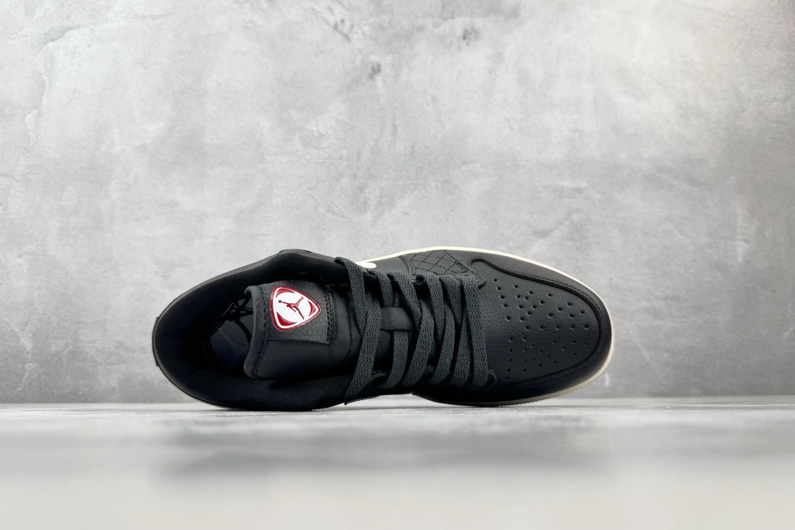 乔丹Jordan Air Jordan 1 SE 黑白纯原版本 货号：IO2047-001