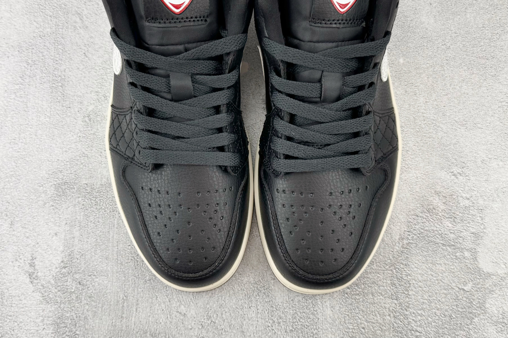 乔丹Jordan Air Jordan 1 SE 黑白纯原版本 货号：IO2047-001