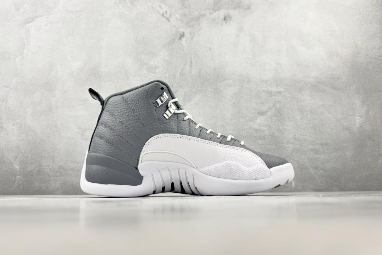 乔丹 Jordan Air Jordan 12 retro “stealth” 灰白纯原版本 货号：CT8013-015
