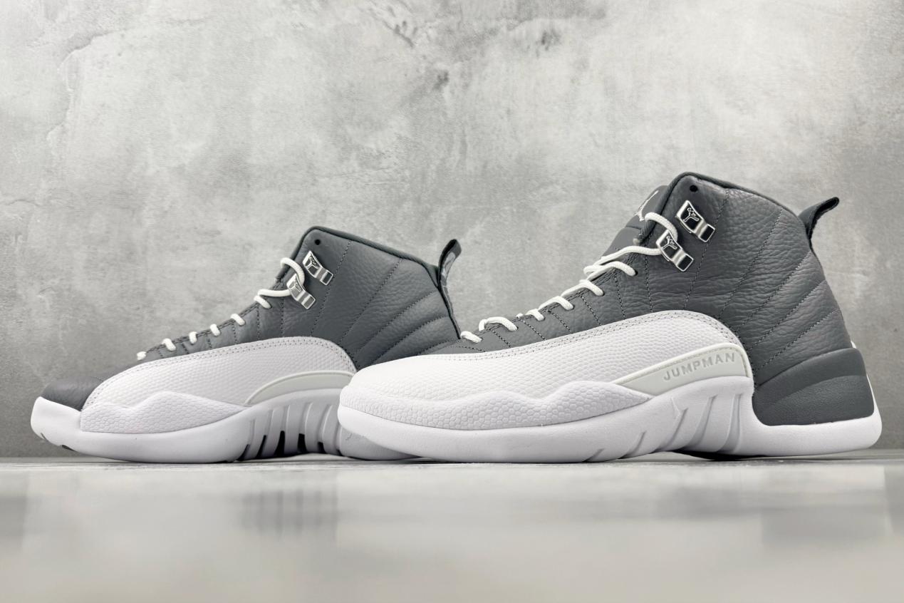 乔丹 Jordan Air Jordan 12 retro “stealth” 灰白纯原版本 货号：CT8013-015