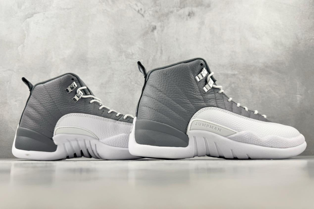 乔丹 Jordan Air Jordan 12 retro “stealth” 灰白纯原版本 货号：CT8013-015