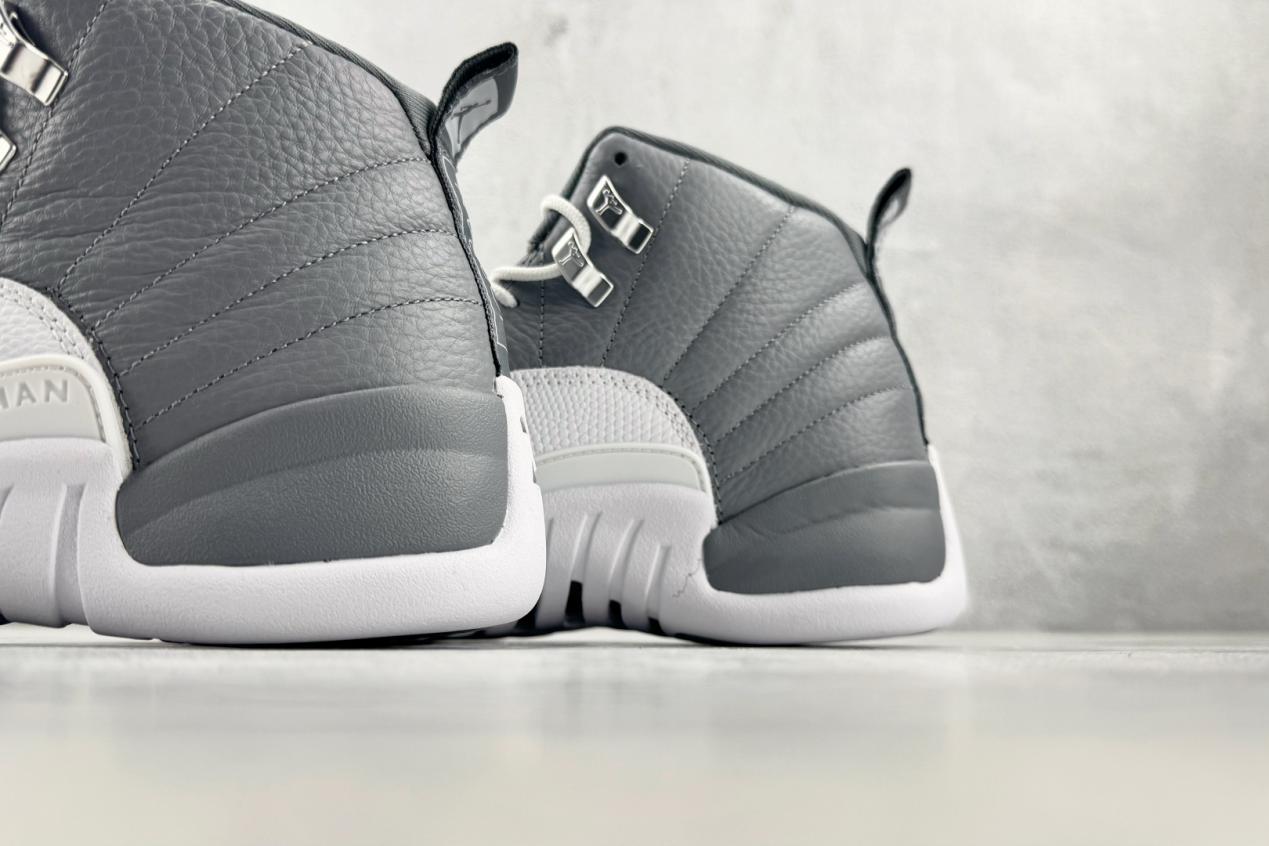 乔丹 Jordan Air Jordan 12 retro “stealth” 灰白纯原版本 货号：CT8013-015