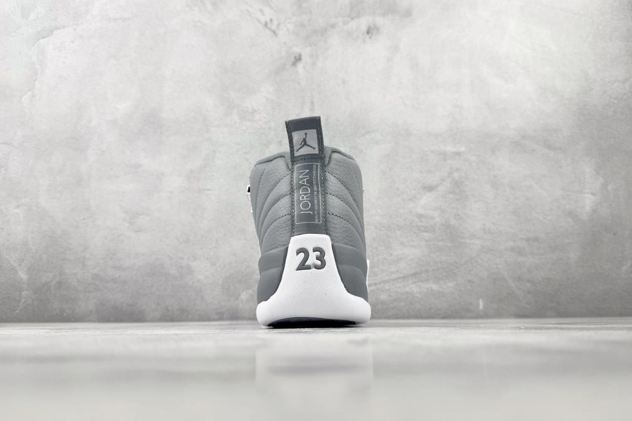 乔丹 Jordan Air Jordan 12 retro “stealth” 灰白纯原版本 货号：CT8013-015