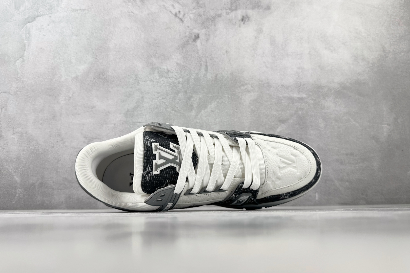 LOUIS VUITTON Trainer 灰白色-实拍图3
