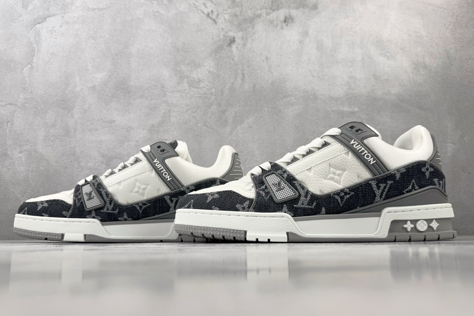 LOUIS VUITTON Trainer 灰白色-实拍图5
