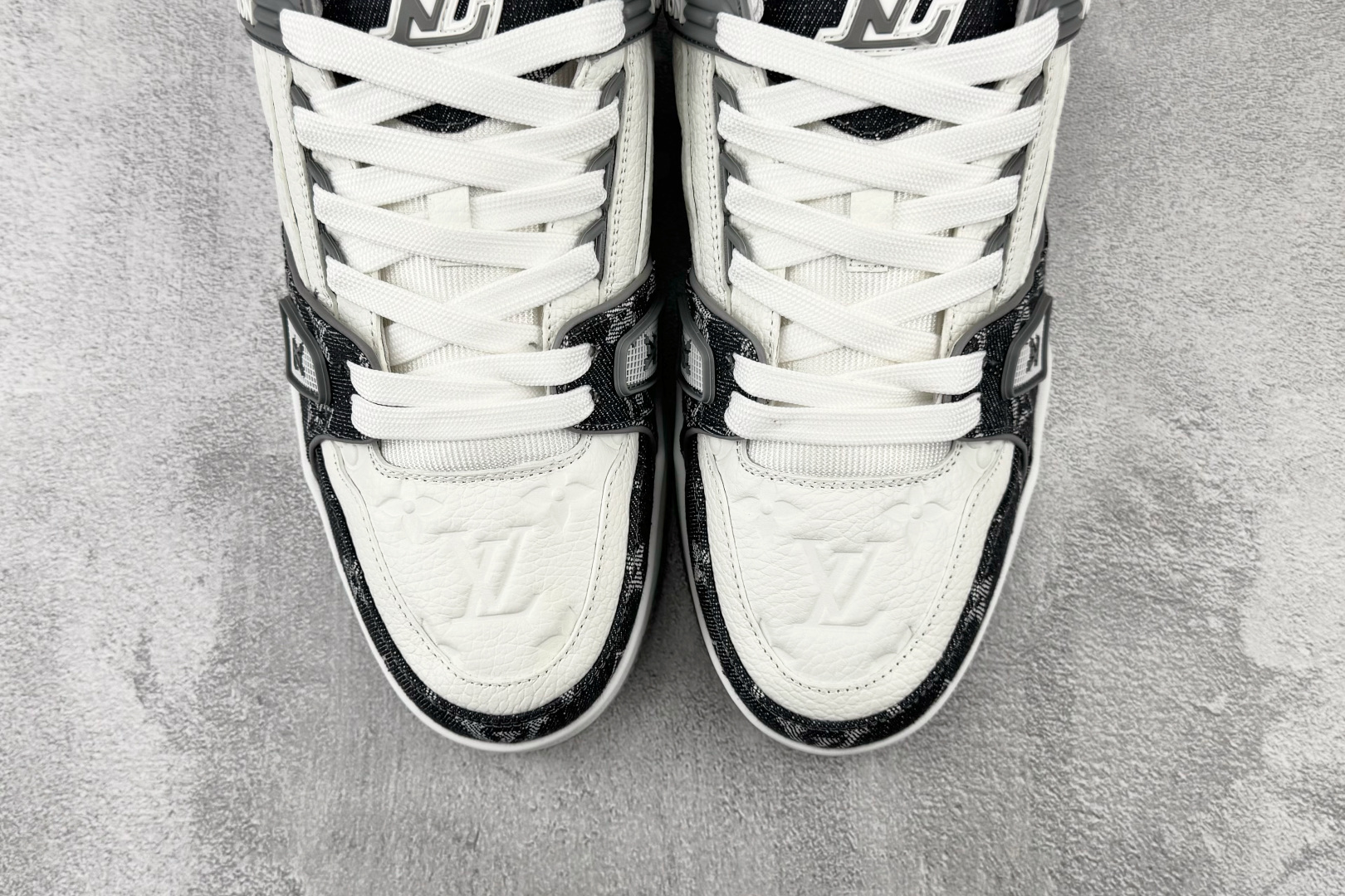 LOUIS VUITTON Trainer 灰白色-实拍图7