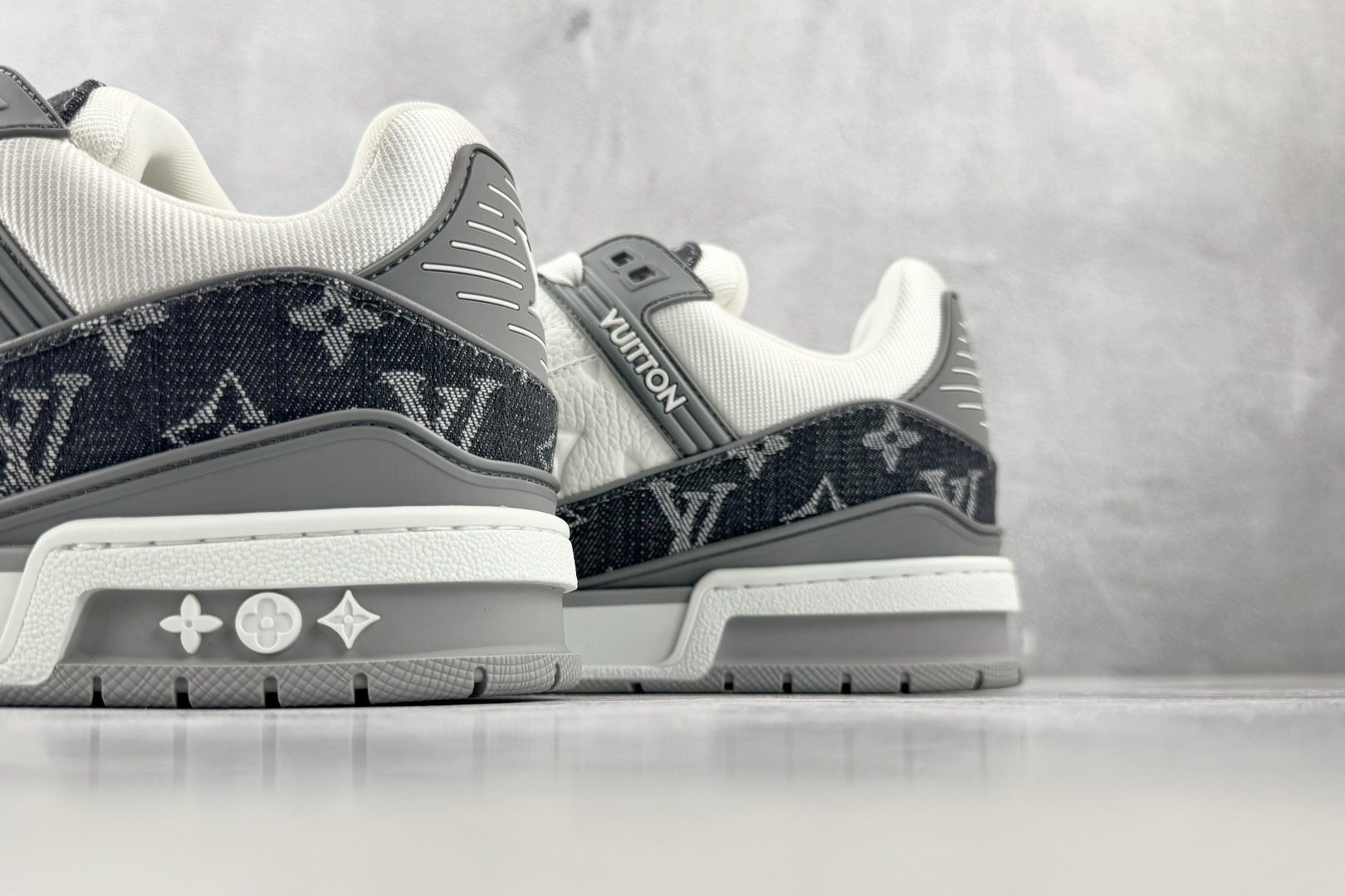 LOUIS VUITTON Trainer 灰白色-实拍图8
