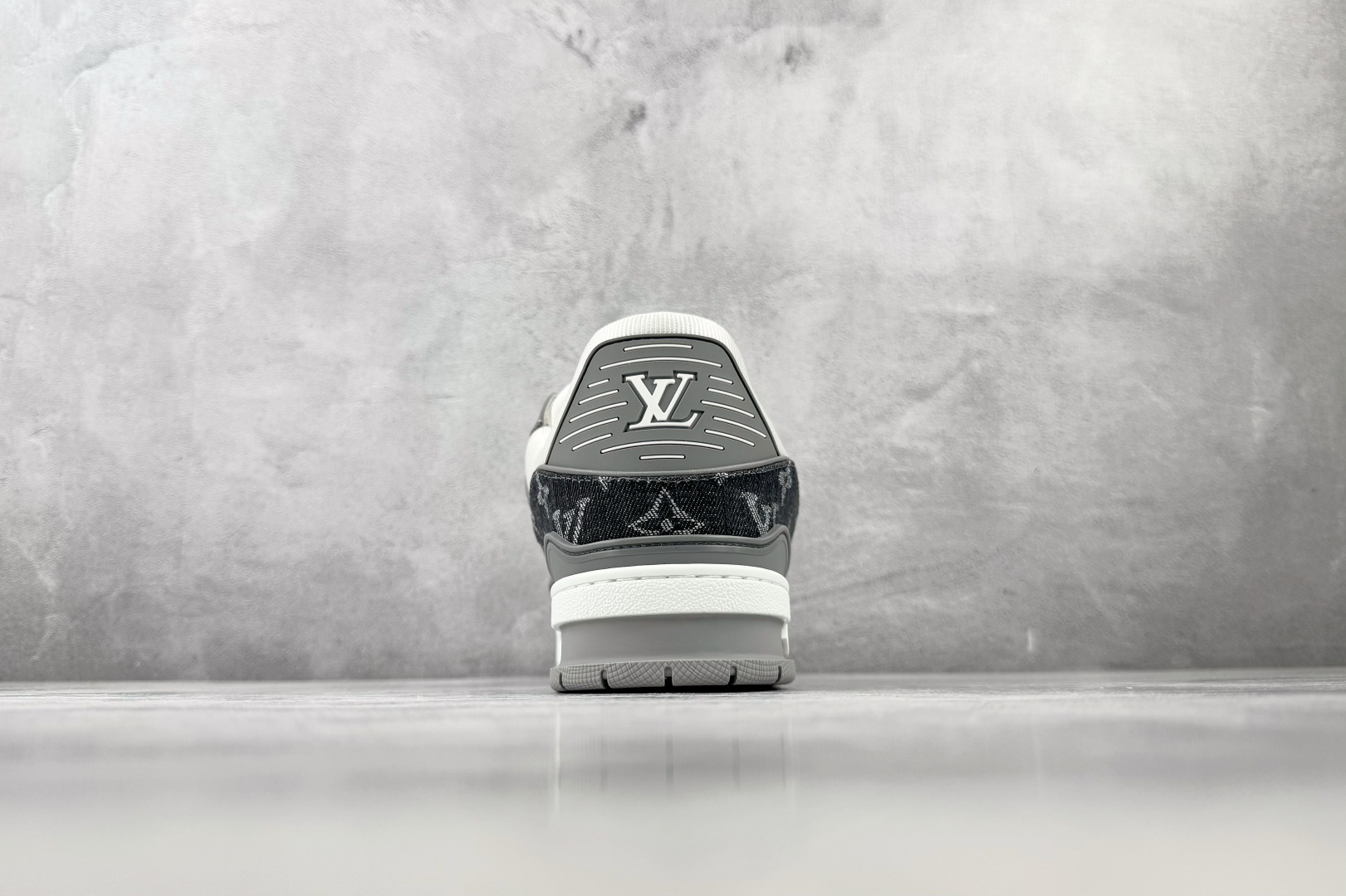 LOUIS VUITTON Trainer 灰白色-实拍图9