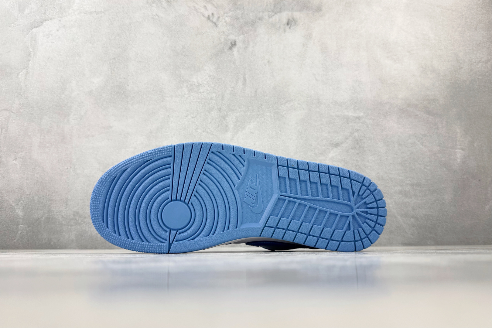 Jordan Air Jordan 1 university blue 大学蓝 实拍图4