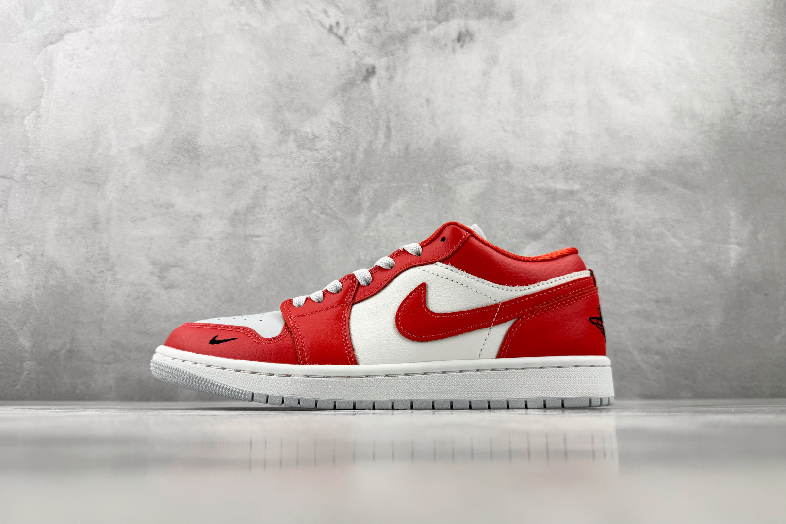 乔丹 Air Jordan Air Jordan 1 红白-实拍图1
