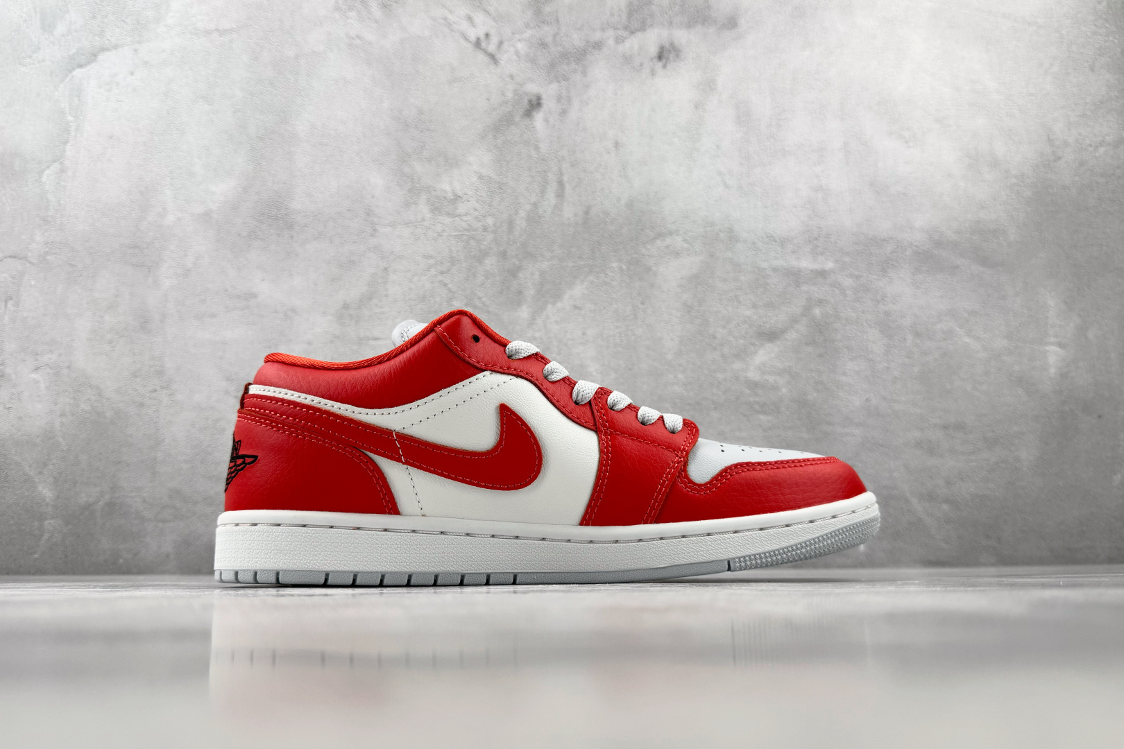 乔丹 Air Jordan Air Jordan 1 红白-实拍图2