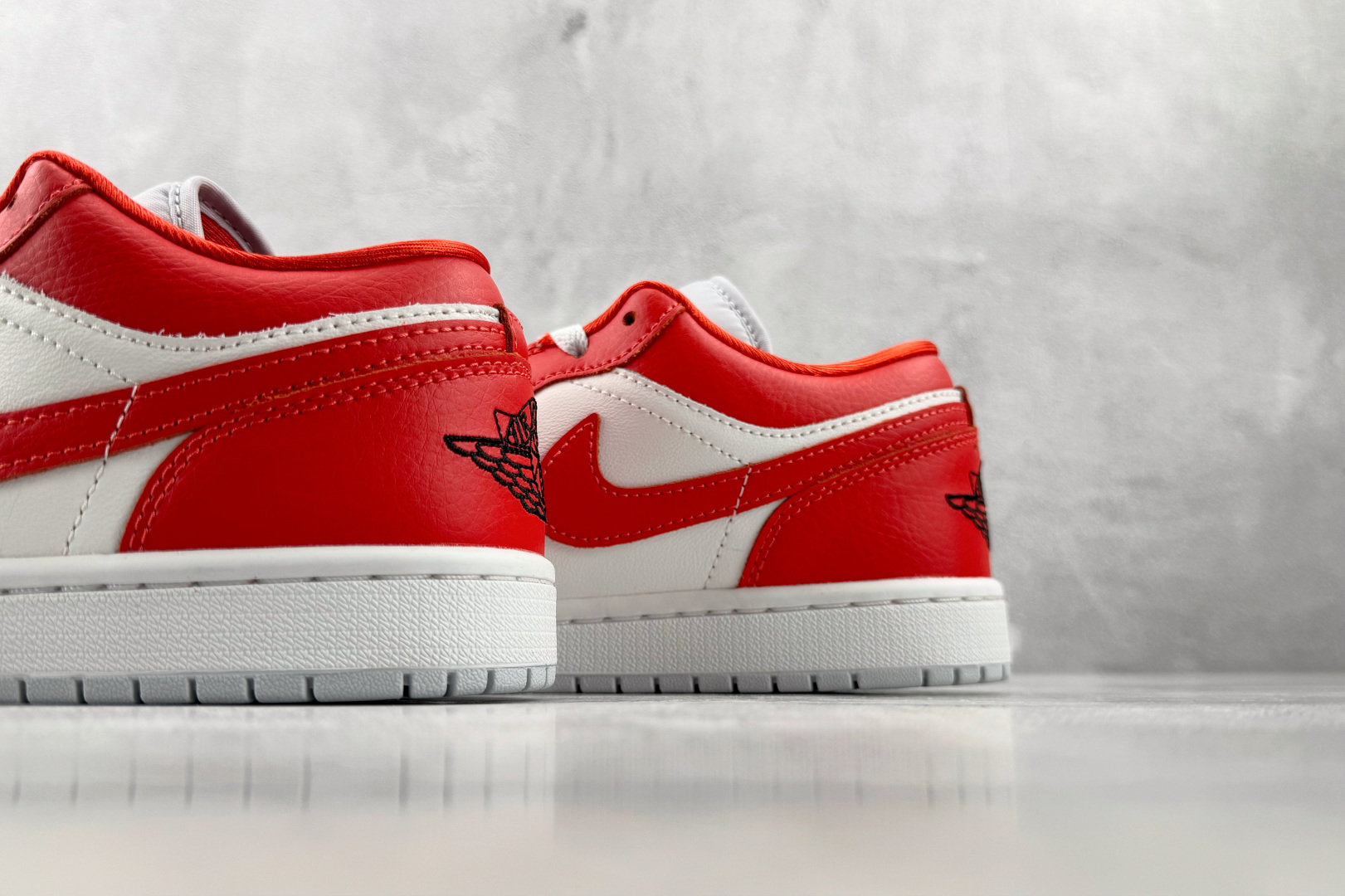 乔丹 Air Jordan Air Jordan 1 红白-实拍图8