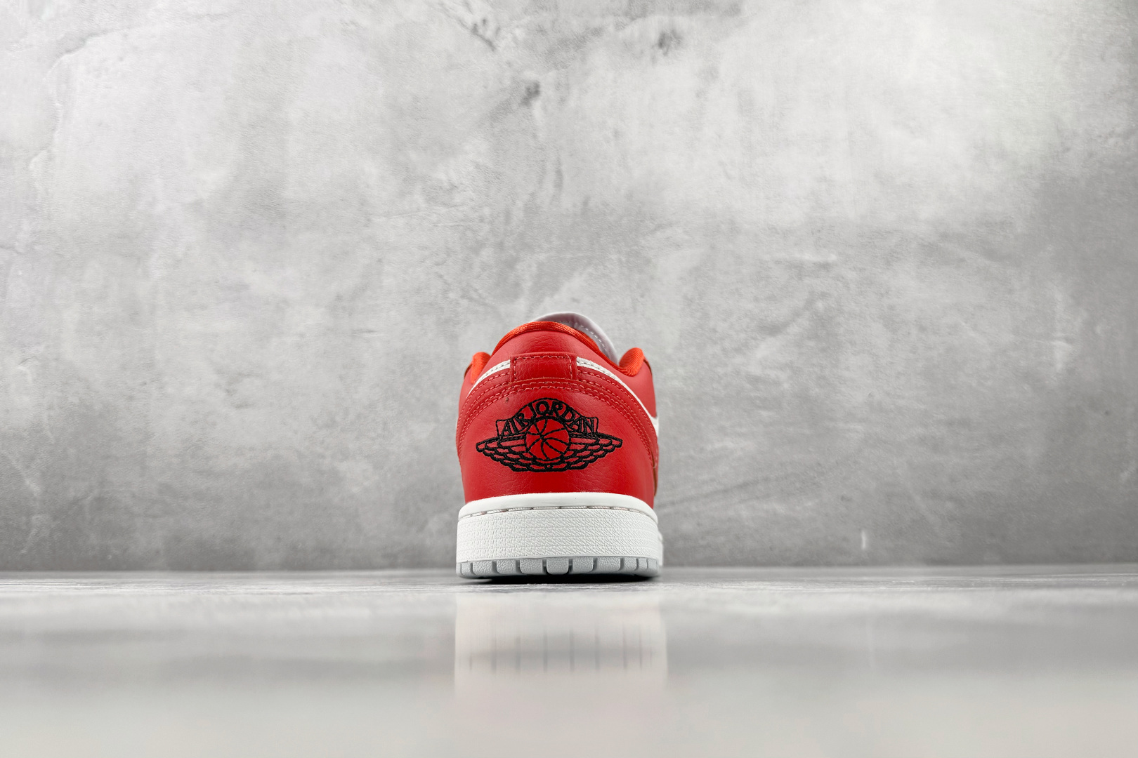 乔丹 Air Jordan Air Jordan 1 红白-实拍图9