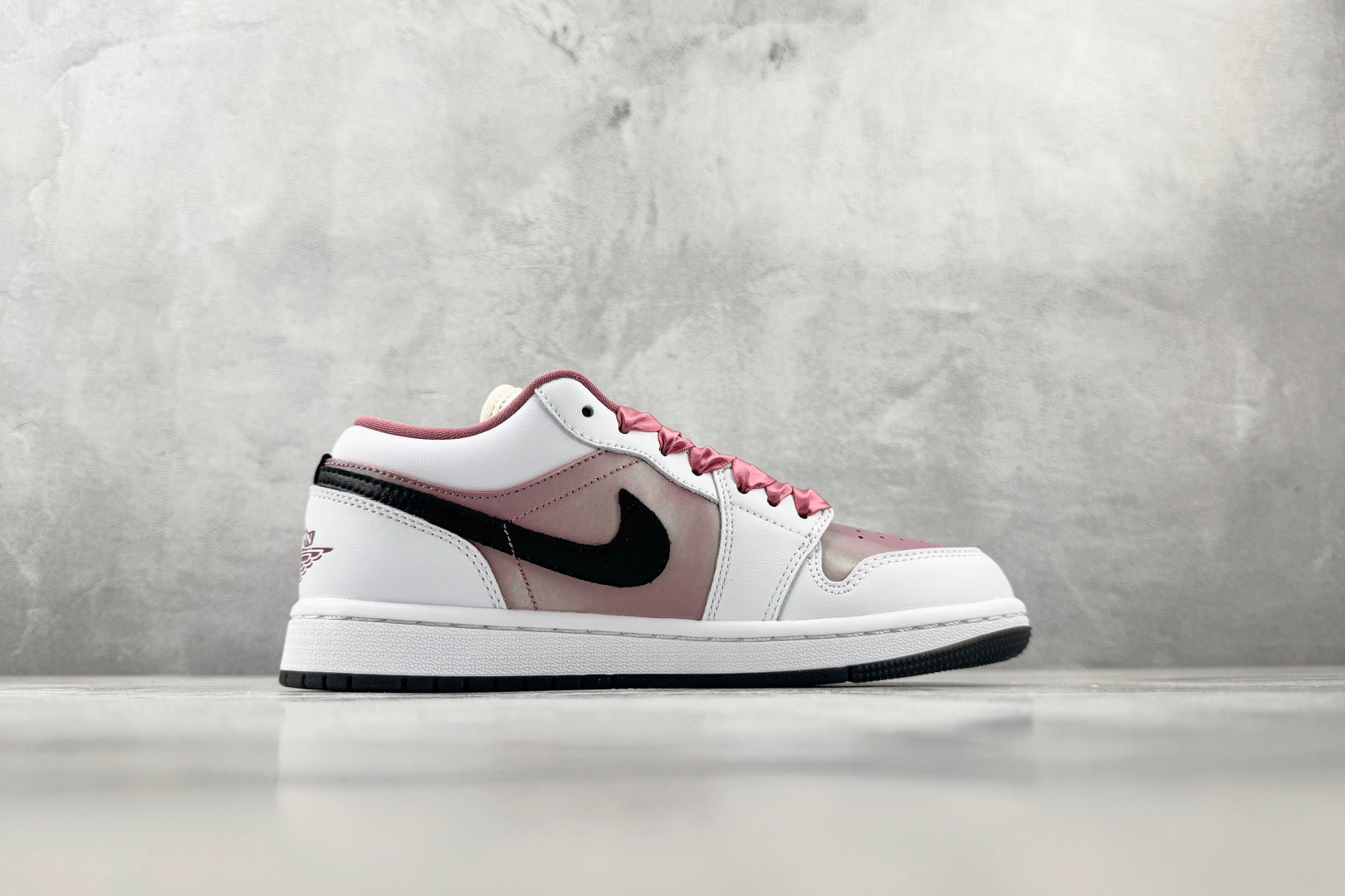 乔丹Jordan Air Jordan 1 粉白 纯原版本 货号：IO0668-100 实拍图 2