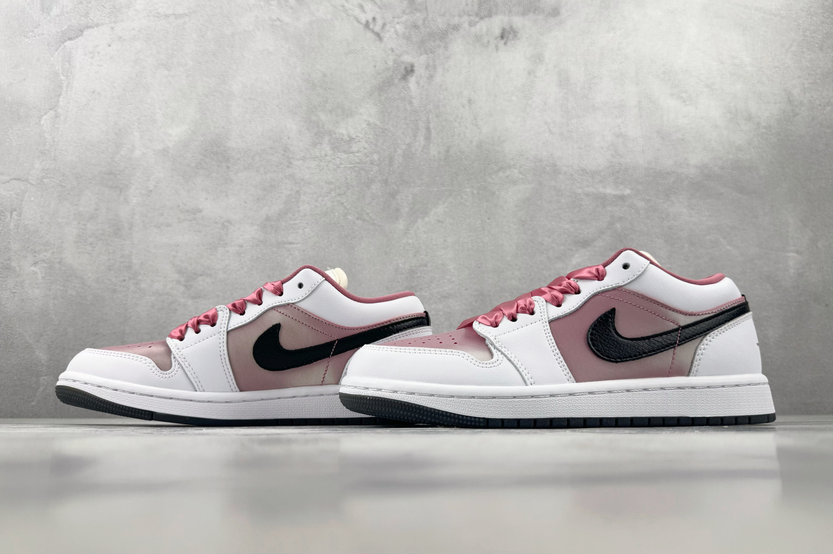 乔丹Jordan Air Jordan 1 粉白 纯原版本 货号：IO0668-100 实拍图 5