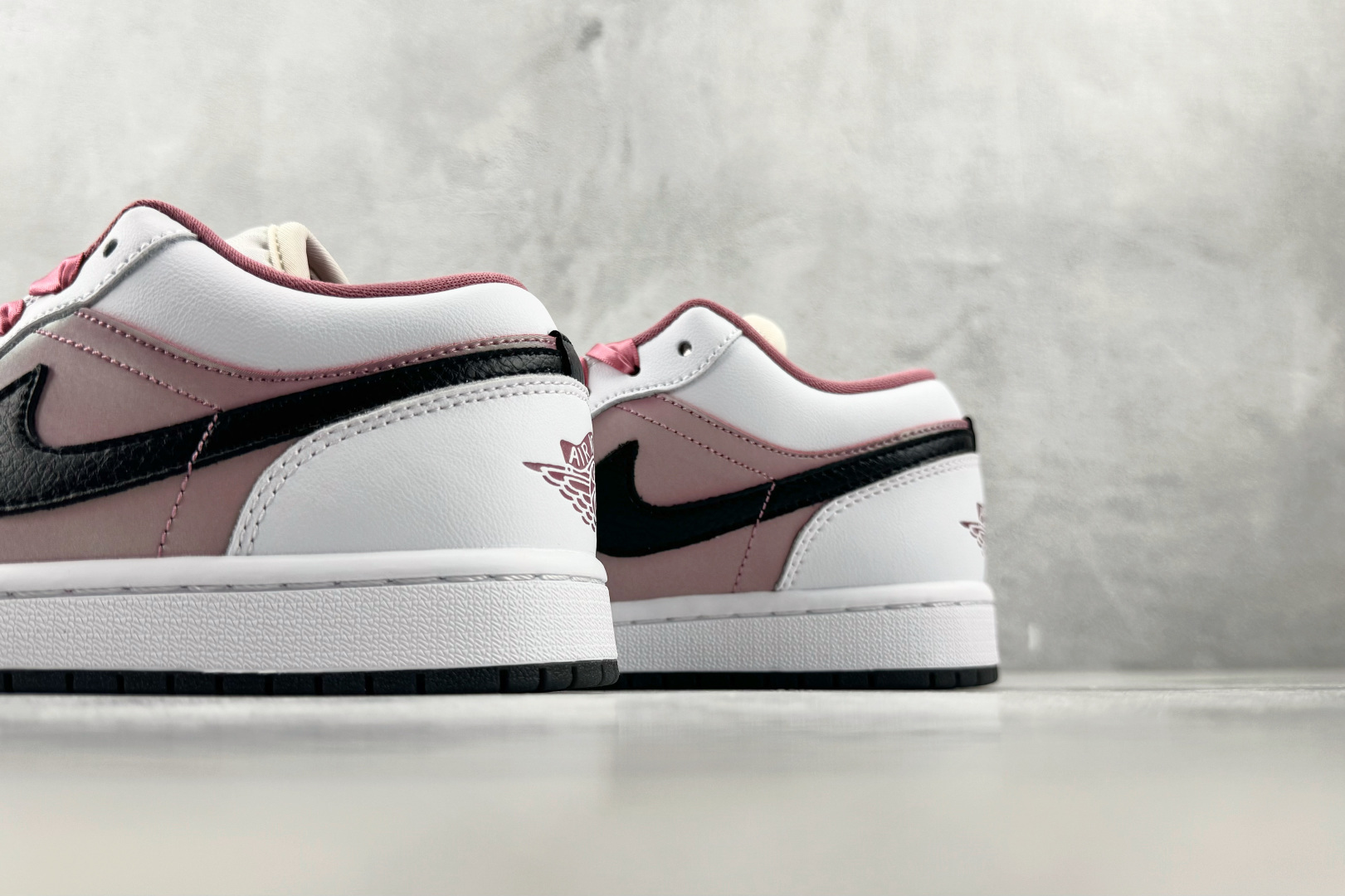 乔丹Jordan Air Jordan 1 粉白 纯原版本 货号：IO0668-100 实拍图 8
