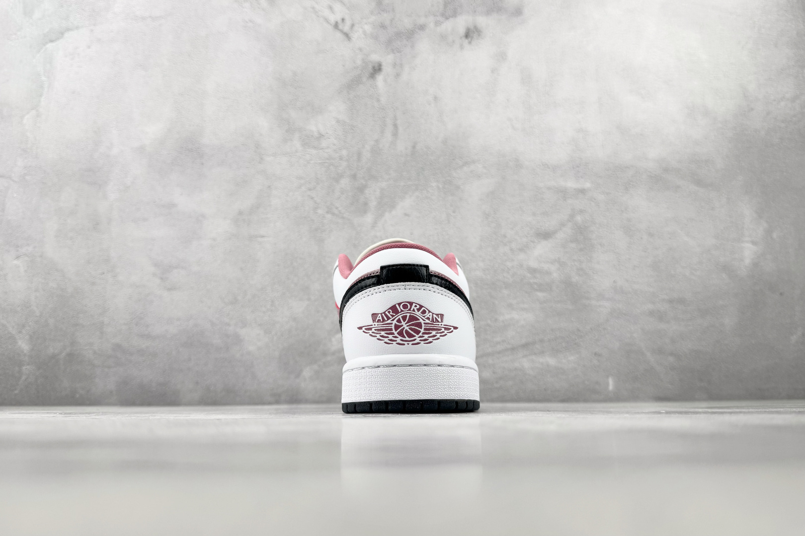 乔丹Jordan Air Jordan 1 粉白 纯原版本 货号：IO0668-100 实拍图 9