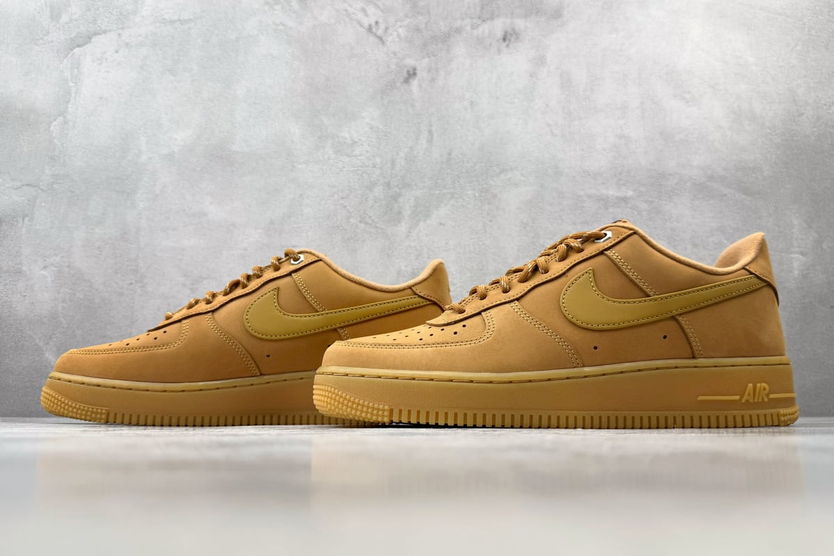 耐克 Nike Air Force 1 07 LV8 Workboot 小麦色 棕橙 鞋跟实拍图
