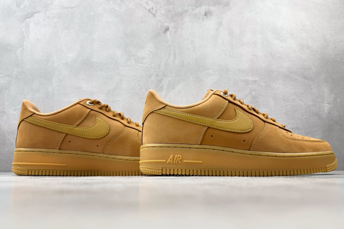 耐克 Nike Air Force 1 07 LV8 Workboot 小麦色 棕橙 鞋底实拍图