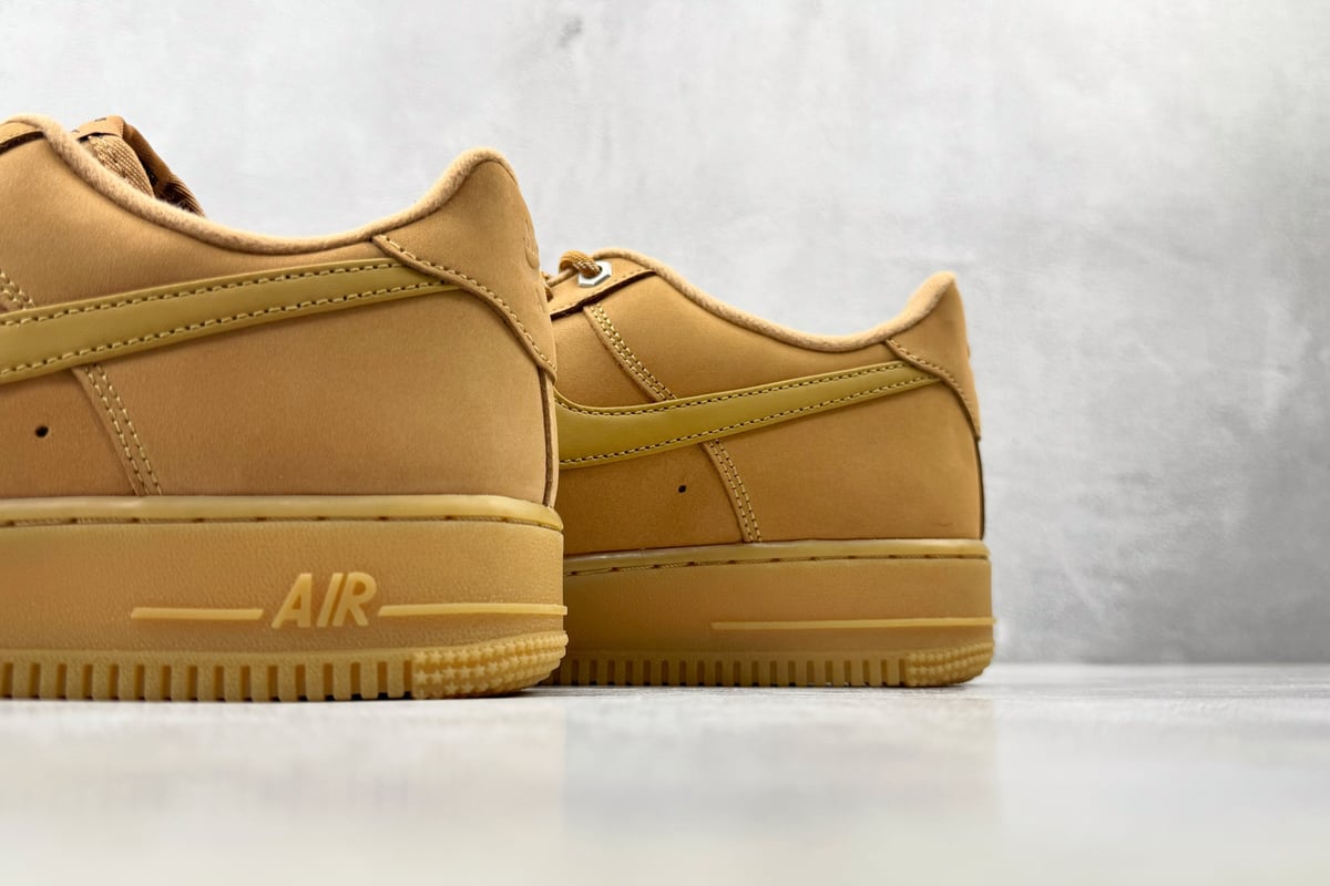 耐克 Nike Air Force 1 07 LV8 Workboot 小麦色 棕橙 上脚实拍图