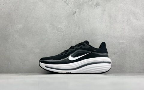 耐克Nike Zoom Winflo 12 登月网面透气跑步鞋黑纯原版本 货号：HV9272-002