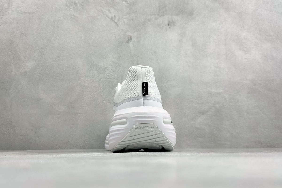 耐克 Nike Zoom Winflo 12 登月网面透气跑步鞋 白 鞋底实拍图