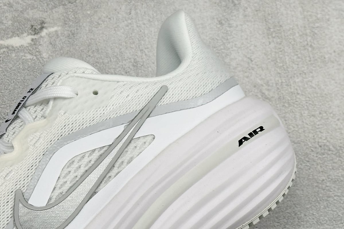 耐克 Nike Zoom Winflo 12 登月网面透气跑步鞋 白 细节实拍图