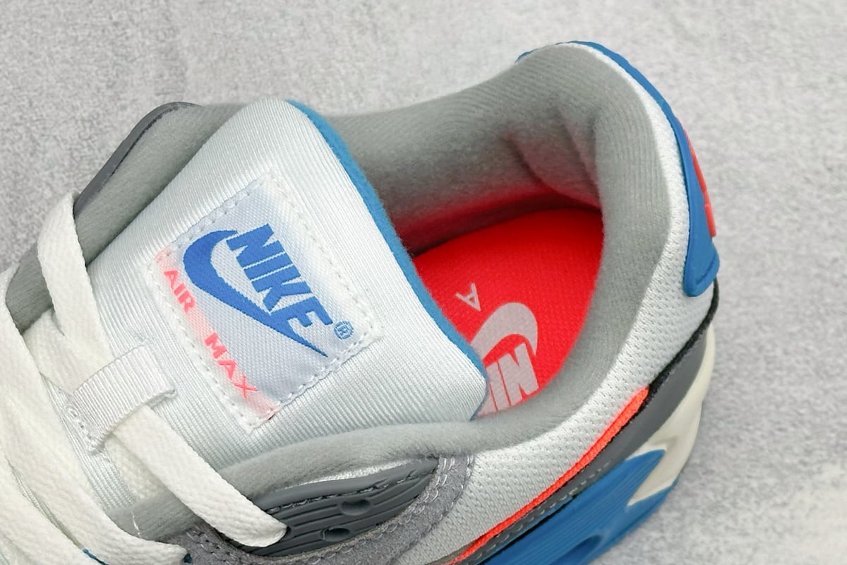 耐克 Nike Air Max 90 复古气垫跑鞋 白蓝红 上脚实拍图