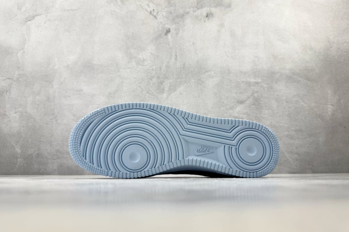 耐克 Nike × Travis Scott Air Force 1 蓝 鞋头实拍图